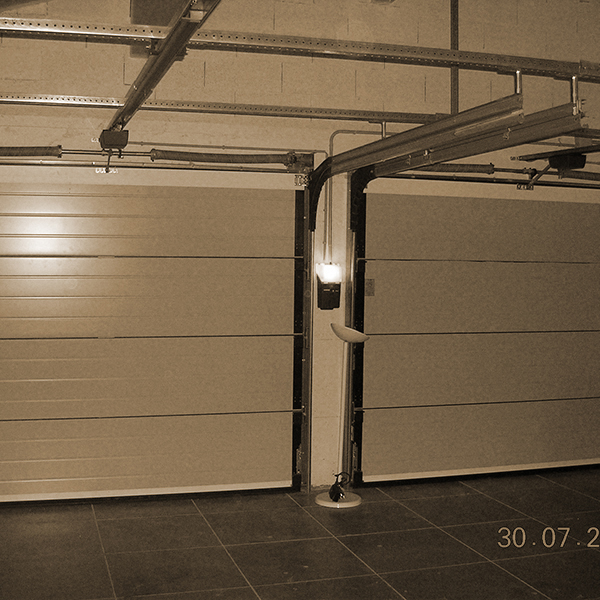 Porte de garage avec portillon